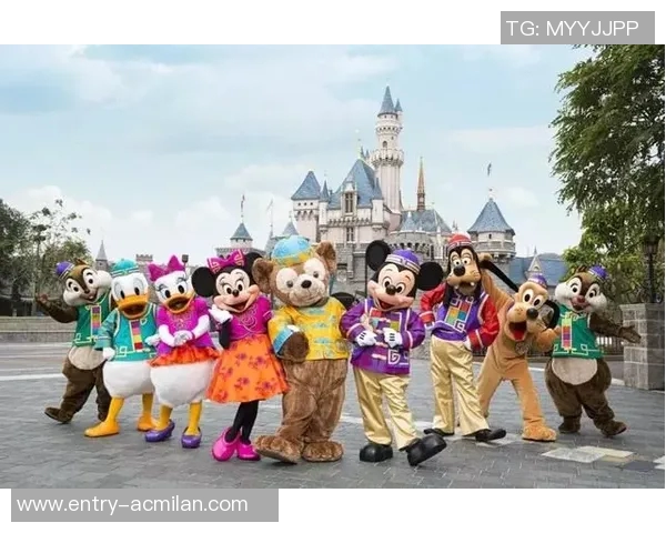 梦幻联动康大校友卡斯尔与佩奇携手共庆最佳新秀获奖人合影留念