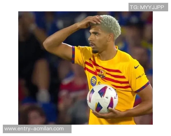 阿劳霍争议判罚引发VAR对话揭示未碰球导致点球判罚真相