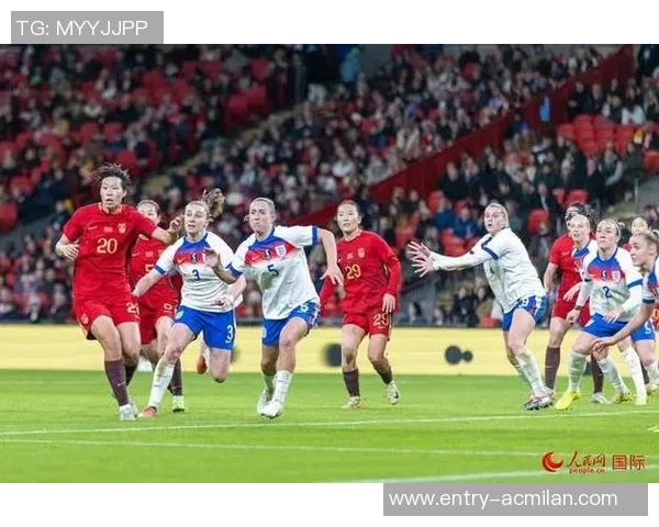 中国国家女子足球队抵达伦敦全力备战与英格兰女足的国际友谊赛