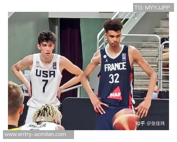 张佳玮解析马刺战术文班拿防守篮板后迅速推进全队快攻策略