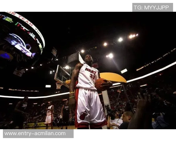 热火辉煌20年韦德重温夺冠瞬间感慨这是我的地盘与球迷共庆荣耀时刻